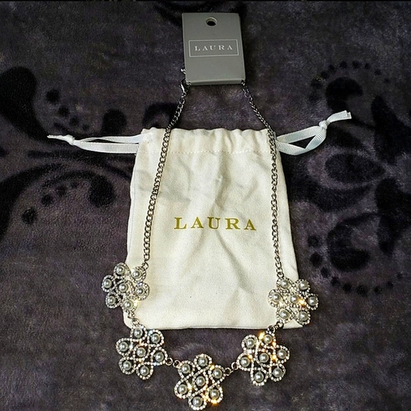 5 For $25✨️New + Tag Laura Womens Holiday Snow Flake Pearl Silvwe Large Necklace - Picture 3 of 3